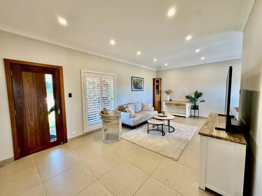 Holiday home Beachside Seaview House With Private Pool Sydney