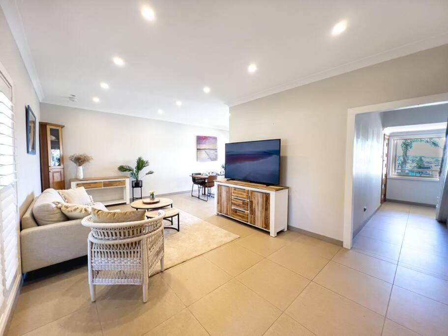 Holiday home Beachside Seaview House With Private Pool *