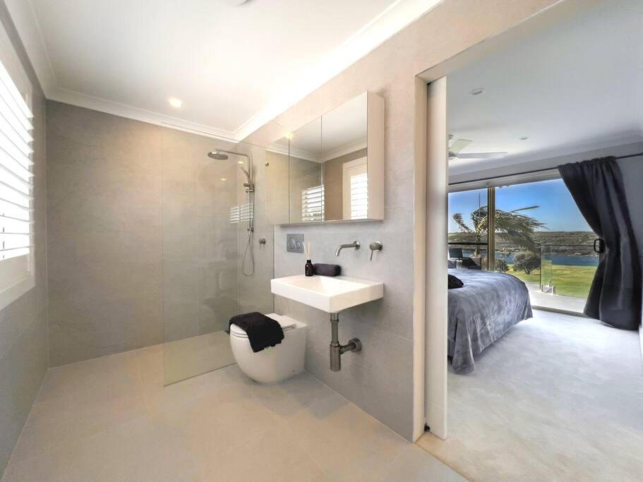 Beachside Seaview House With Private Pool